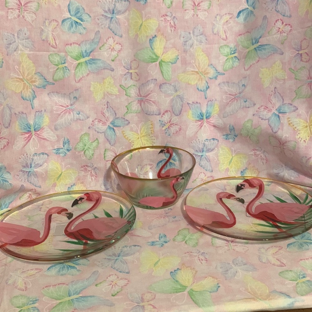 🦋Pier 1 dessert/salad plates and 1 matching bowl. Plates 9”.  Bowl 6 1/2”x4”🦋